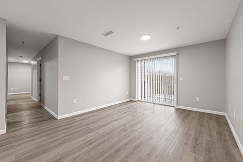 Living room at 2000 Oasis  Apartments, Atlanta, 30316