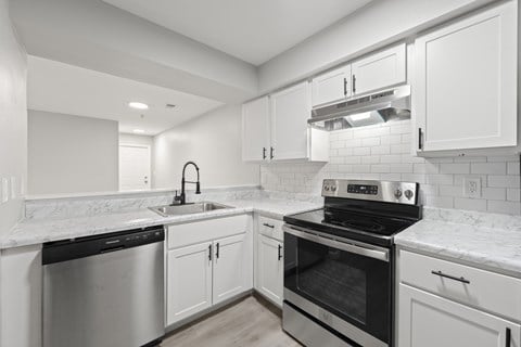 Upgraded kitchen at 2000 Oasis  Apartments, Atlanta, 30316