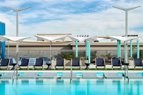 Swimming Pool With Relaxing Sundecks at Link Apartments® Canvas, Atlanta